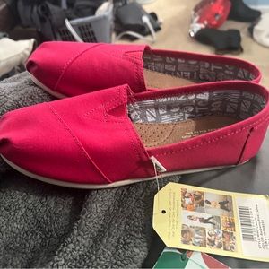 Brand new in box Toms classic barberry pink canvas never been worn. Size 8.